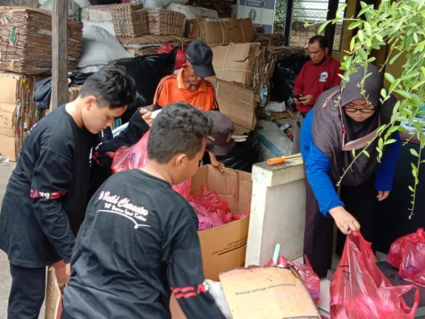 SMP YPK Berpartisipasi dalam Kegiatan World CleanUp Day 2022