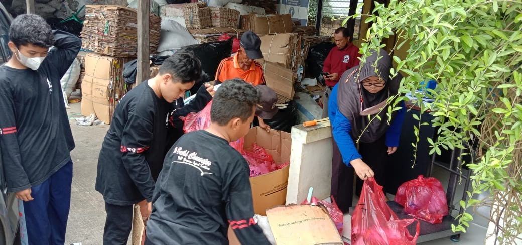 SMP YPK Berpartisipasi dalam Kegiatan World CleanUp Day 2022